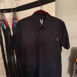 Vuori Men's Crest Short Sleeve Button Down - S / Indigo Micro Dot
